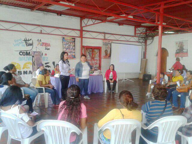 IMMUJER_BNA's tweet photo. Desde la Gran Barcelona todas unidas  exijimos que #ObamaDerogaElDecretoYa .@GuillermoCompa .@Alcaldia_Bna .@MinMujer http://t.co/UgWIvdbWYS