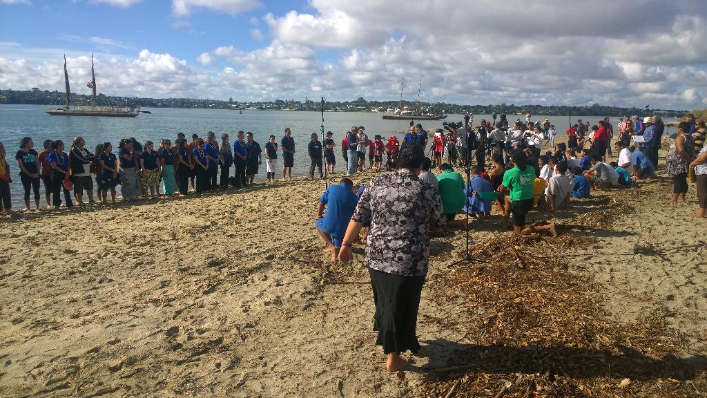 WhaeaNin's tweet image. The haka Powhiri! So much fun. #Stonefields 😊 ;)