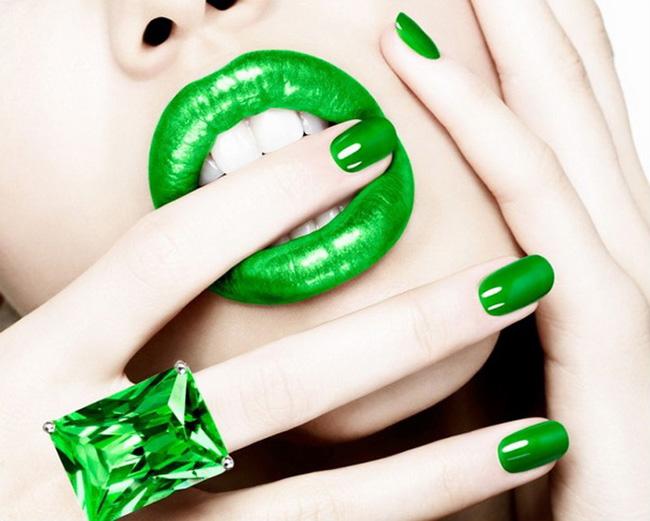 Esthermillernai's tweet photo. the green lip, the green nail,the green role.Show the green fashion, http://t.co/s61g2vNAYr