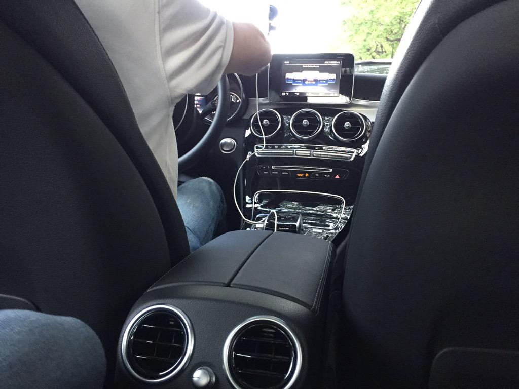 vegetta777's tweet image. Vamos camino a alquilar un coche y recoger a @bysTaXx y @byAbeeL ,nos ha venido a buscar un Mercedes precioso