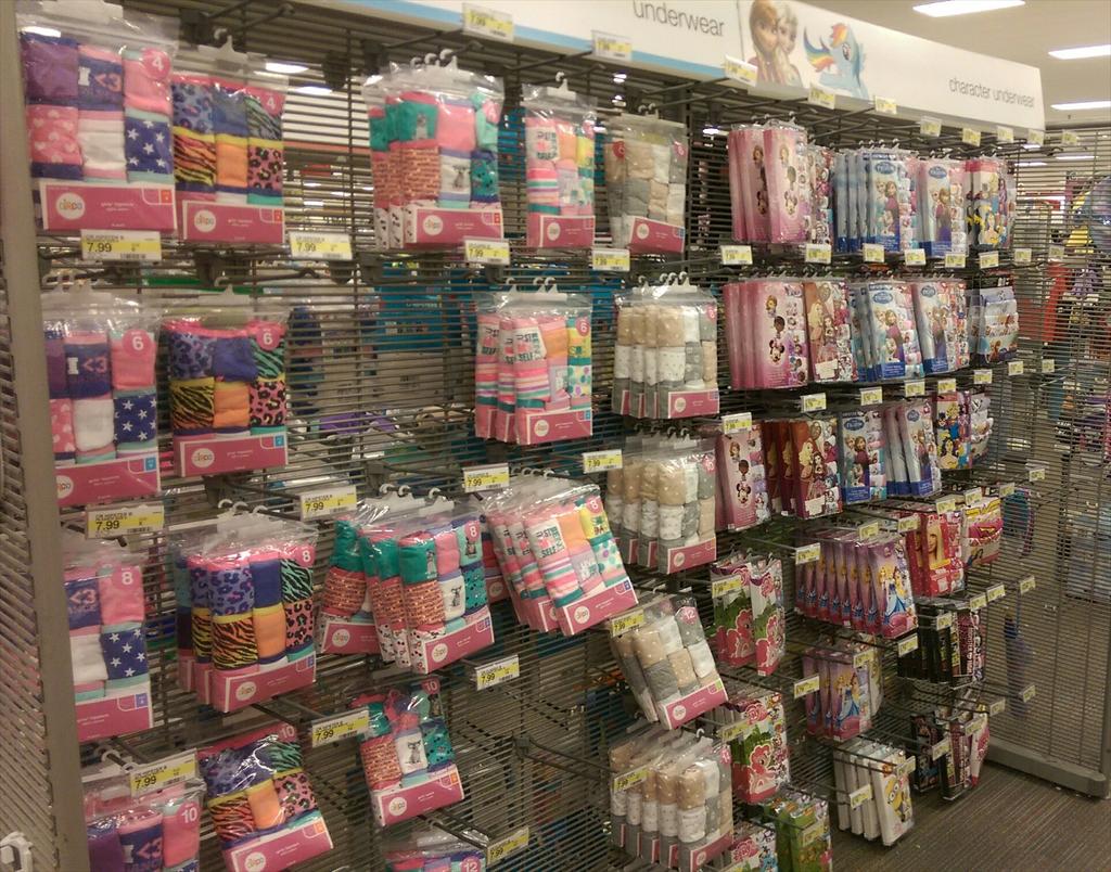 vsmcnabb0771's tweet photo. Taking charge of boys and girls basics today with Marcy! Love having help from my SL team! #target #targetlife http://t.co/xpl5nJHgK4