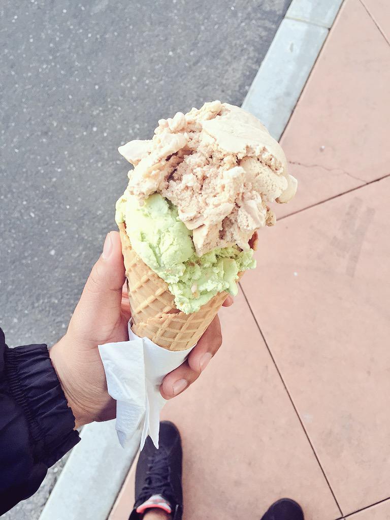 johnnybabyyXO's tweet image. Gotta love my mexican peeps out hustling at the paleteria! #hateonit