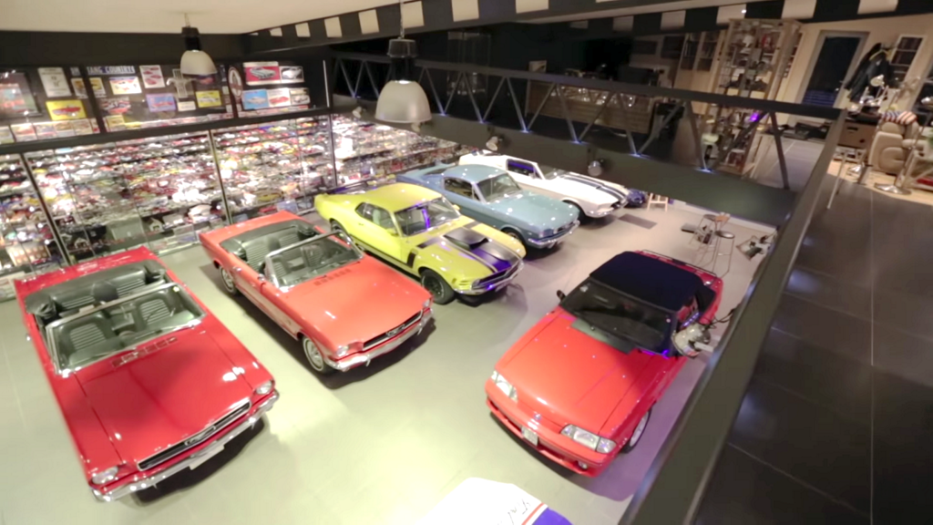 RoadandTrack's tweet photo. Meet the man with 5,500 Mustangs http://t.co/mQjDcgZdvX http://t.co/cawzCI1xjE