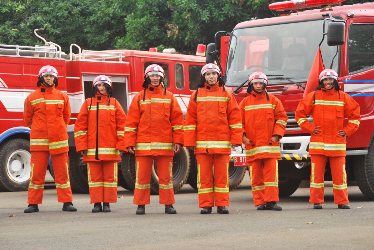 Si Jago Merah 2. AIR &amp; API tayang besok di bioskop. Trailer bit.ly/1G9yHZC