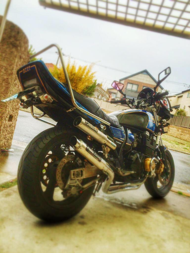 XJR400 売ります。 車検1年半ほどあります。 風防は取りますが、値段 XJR400 売ります。 車検1年半ほどあります。 風防は取りますが、値段