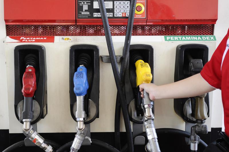 Pake Sepeda donk ☺"<a href="/RadioElshinta/">Radio Elshinta</a>: Harga BBM akan naik lagi per 1 April elshinta.com/news/5998/2015 "