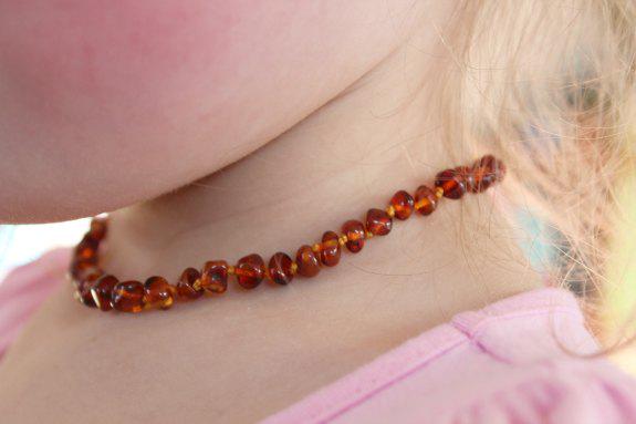 ANationOfMoms's tweet photo. Our pretty @ToogliBaby baltic amber neckalce: http://t.co/fFQMaIibYx  #amberteethingnecklace http://t.co/g93eRWiqTK