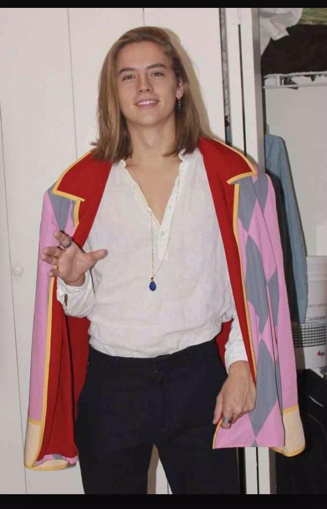 windstokesfire's tweet photo. when fame turns you into an anime wizard #totallycoping #famechangespeople #colesprouse #transition http://t.co/zIO5ZWgMzi