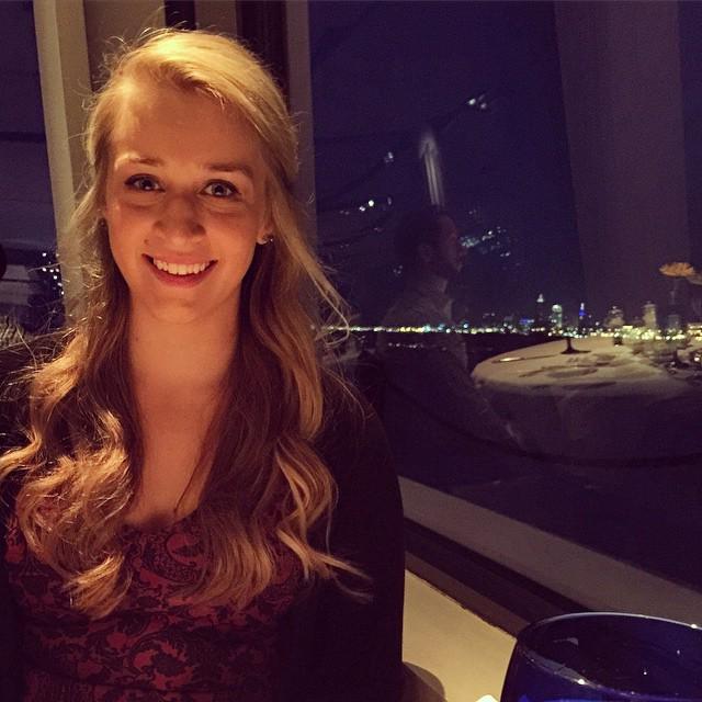 MikeHonchoooooo's tweet photo. Celebrating our anniversary! #pierw #windowseat #youcanseealloftheclefromhere #nightlife @hitchmeup http://t.co/OZ9B5jMpRd