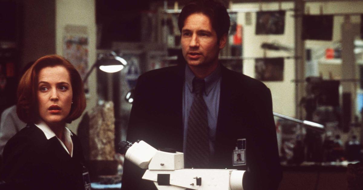 NYMag's tweet photo. The X-Files is officially coming back! Light up your Morleys and celebrate: http://t.co/vc1byzvihH http://t.co/Hrz5YY8nFw