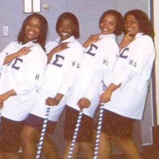 tlw83's tweet image. 12 Years a Soror today! #spring03
