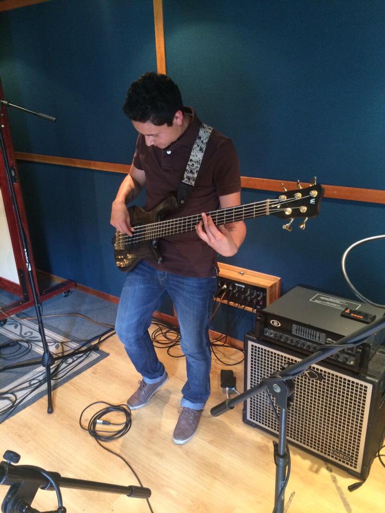 SummerGlamRock's tweet photo. Muy pronto #vamos en live session por @antarrec 🙌 http://t.co/HwAL8cxCp3