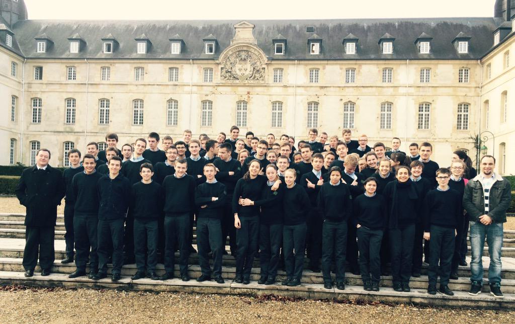 RuyBlas200's tweet photo. Ce matin, intervention avec les 1ères de Mme Pons et M. André au Lycée militaire de St Cyr. #RB200 @TheatreVesinet http://t.co/WnlVcAXjch