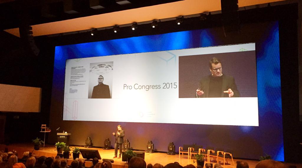 JUllakko's tweet image. Ei ollenkaan turha räppäri tämä @villetolvanen #digitalisoituminen mahdollisuus eikä uhka. #kongressimessut