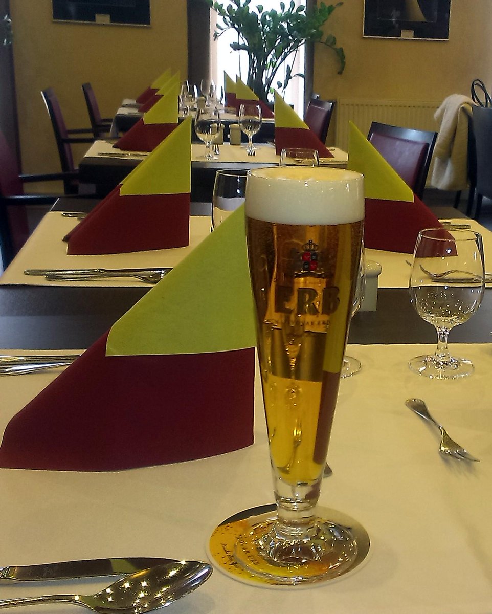 PivovarERB's tweet photo. Dobrá správa pre všetkých, ktorí sa nevedeli dočkať ERBu v Trnave: Nájdete nás v Holiday Inn**** :) http://t.co/TDO1uVbR1J