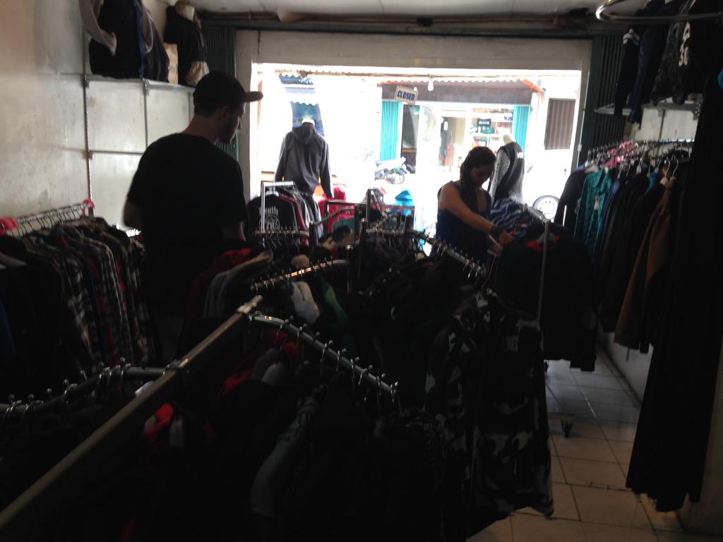 sansfistore2's tweet photo. Bule aja shooping @sansfistore2 masak kalian tidak ? 😏 http://t.co/AeY1YrGTZt