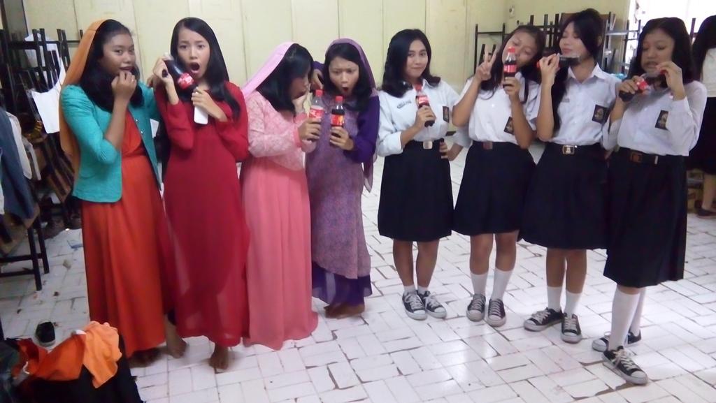 ellbadriee's tweet photo. India acaacaa. @Urbanbandung @CocaCola_ID #happybreak http://t.co/mXX5WHX2B1