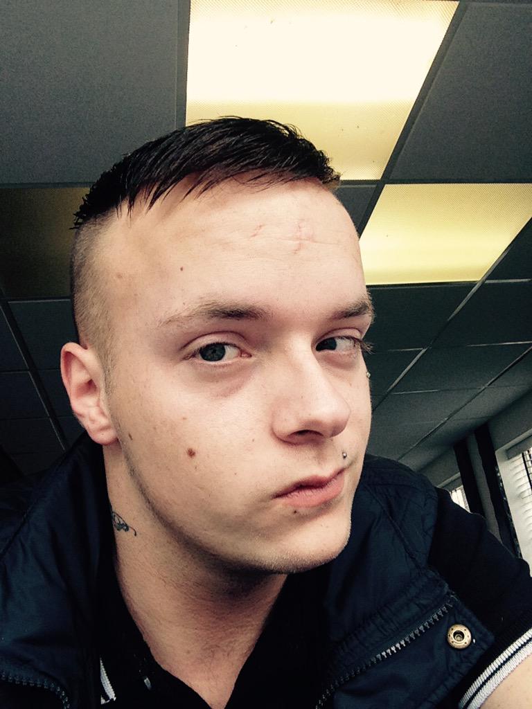 chazpetrie's tweet photo. New hair don't care!!! http://t.co/MTGIY1jLP5