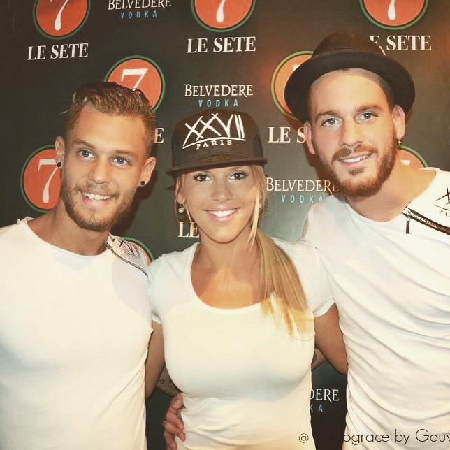 StevenLesAnges's tweet image. PHOTO : @StevenBchOff @raphou77 et @Amelie_Officiel il y a quelques jours en booking #LesAnges7