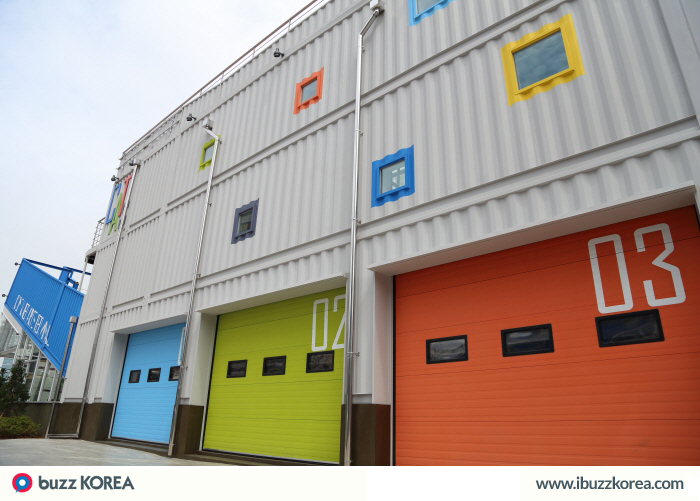 ibuzzkorea's tweet photo. [K-Culture] The Container Arts Terminal Sasang (“Thought”) Indie Station is #Busan's newest arts hub! http://t.co/aPXi1dKiJV