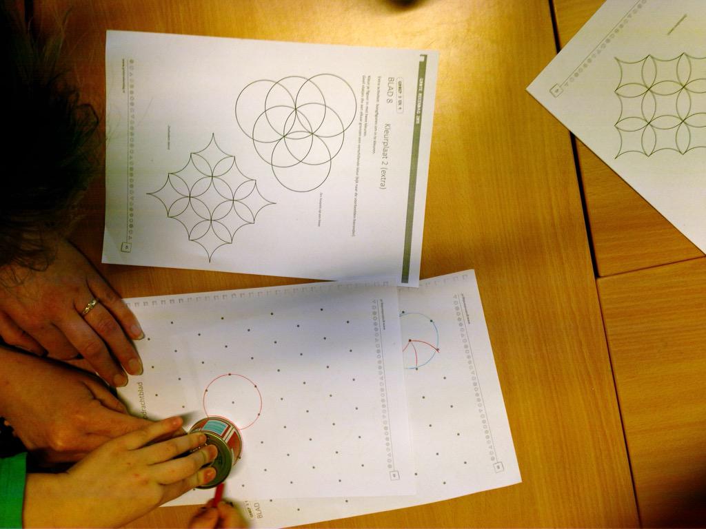 KCJohanFriso's tweet photo. Keerkunst in groep 3/4 #GroteRekendag http://t.co/UiGXgkdNJh