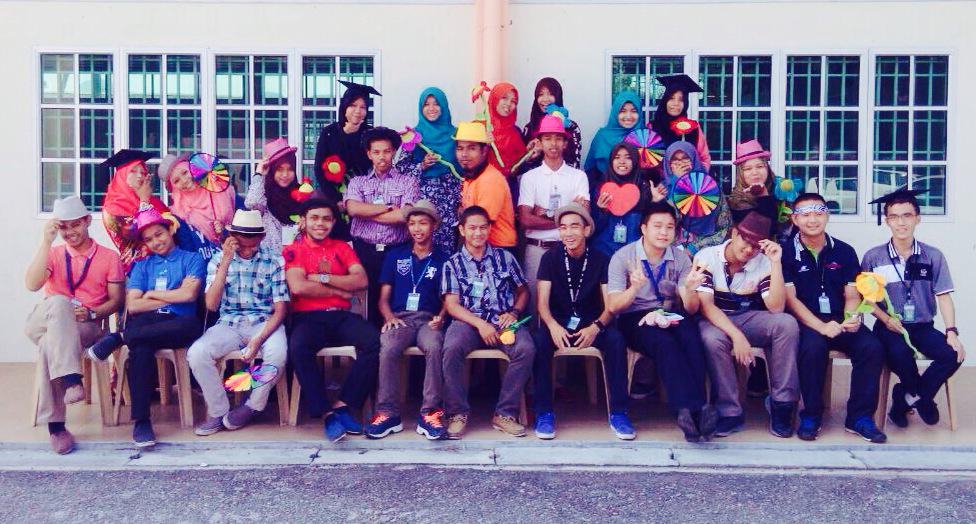 syaztwitt's tweet photo. Strangers think I’m quiet .My friends think I’m outgoing . My best friends think I’m completely crazy. #weareENGINEER http://t.co/o9AQGOyRK4