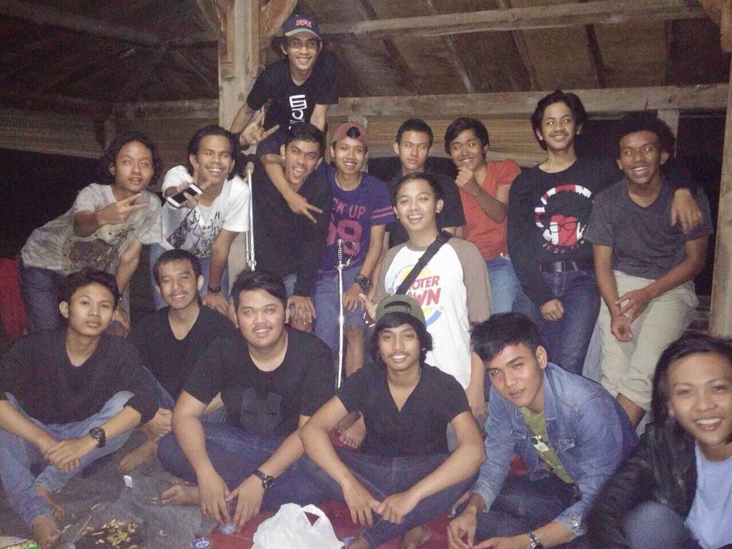 Saunggops's tweet photo. Hut nih http://t.co/dJkU4CcyGx