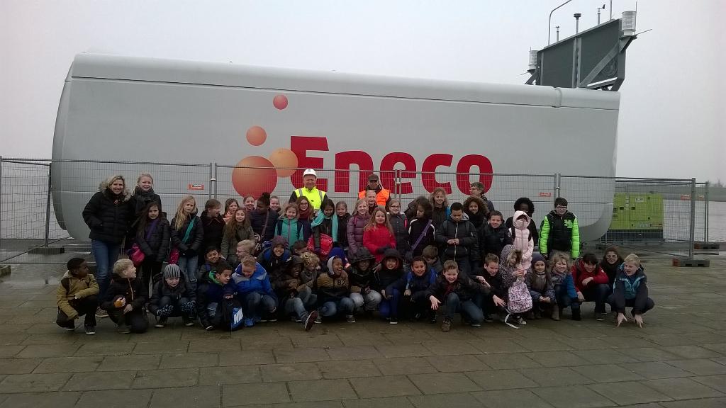 S_Streekstra's tweet image. 90 basisschool scholieren van groep 5,6,7 en 8 uit Groningen bezoeken bouwlocatie windpark Delfzijl Noord