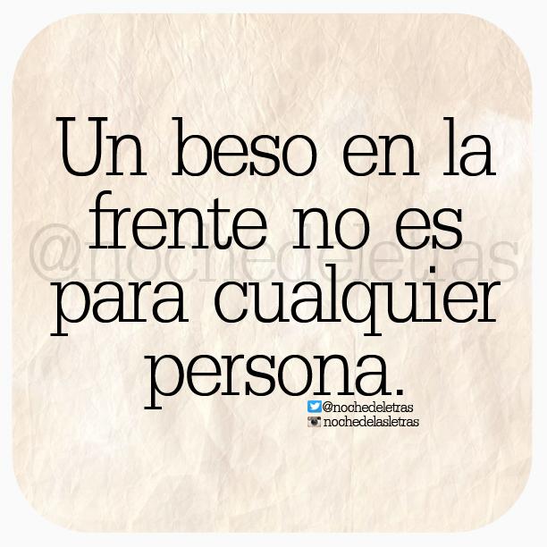 nochedeletras's tweet photo. Un beso en la frente no es para cualquier persona. #Nochedelasletras http://t.co/S3EVWAkauY