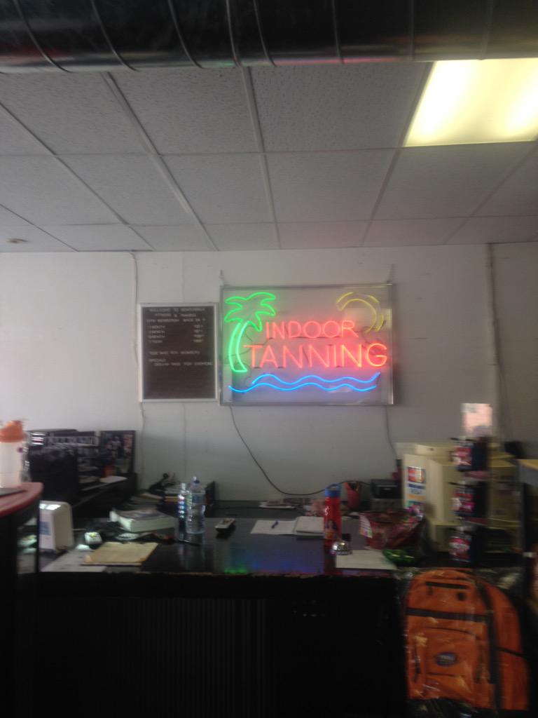 BoardwalkFitTan's tweet image. #FitNTan pic #WinonaMn #StudentPricing Downtown #Legs &amp;amp; #Bicep Wed then treat yourself 2 some #RnR http://t.co/W5iH5al7aX”#WeAporiveThisAd💭💪