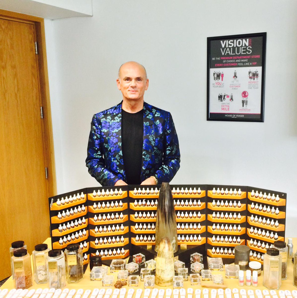 RojaDove's tweet image. Exploring the world's finest quality raw materials for today's @FragranceFDN_UK Advanced #AcademyTraining