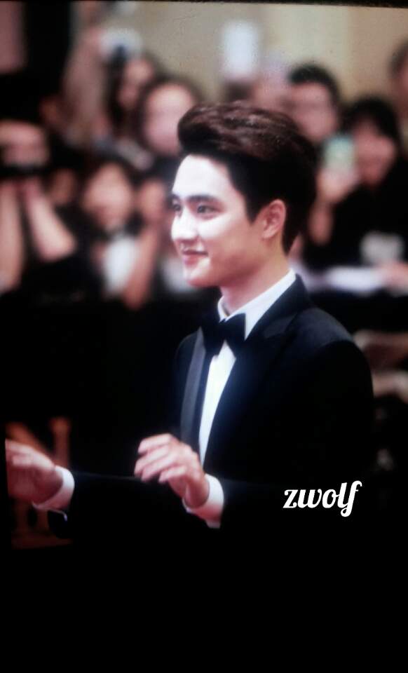 zwolfexo's tweet photo. #디오 #도경수 #kyungsoo #D.O.  150325 Asian Film Awards - Red Carpet our actor😭😭😭💗 http://t.co/P8Jp6Xxj6r