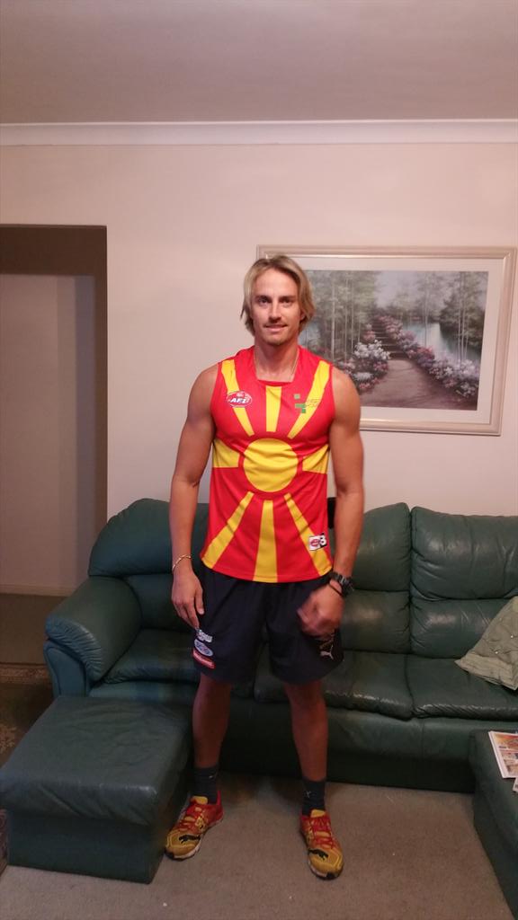 marknicoski's tweet photo. @j_bibi01 @RobMaz all the best to the brothers in the AFL World Cup this weekend! #sunsofmacedonia #Thanks4thejumper http://t.co/u67nWAD48L