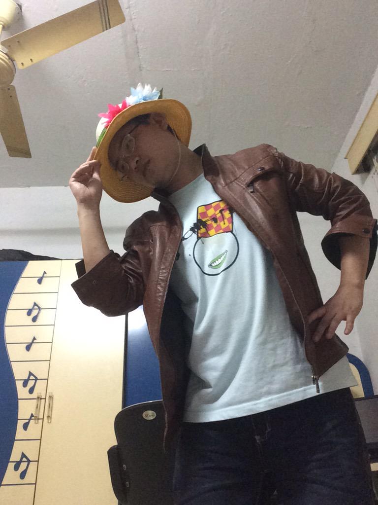 GeorgiaBWood's tweet photo. “@JamesCagewhiTte: My cool hat http://t.co/jYsgIzBVZX” @helenelston