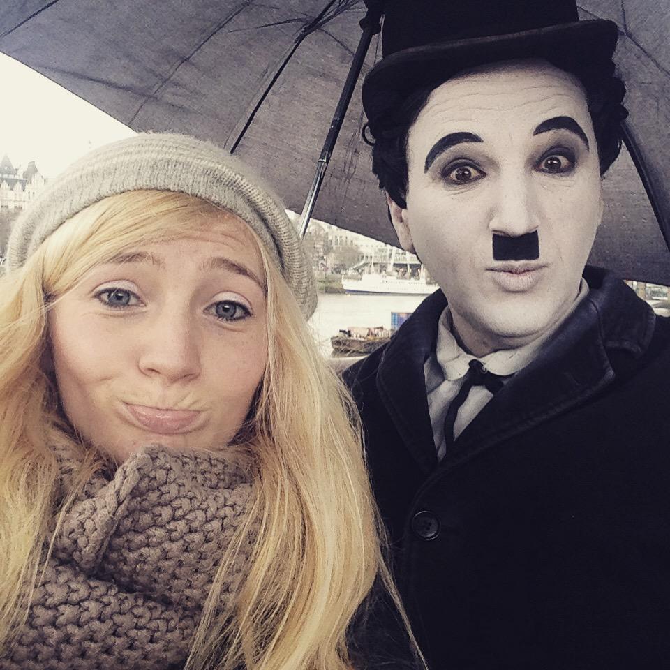 Ccampbellmusic's tweet photo. Rain on the Southbank! Lucky Charlie brought his umbrella! #buskingproblems http://t.co/F6i72lpKFD