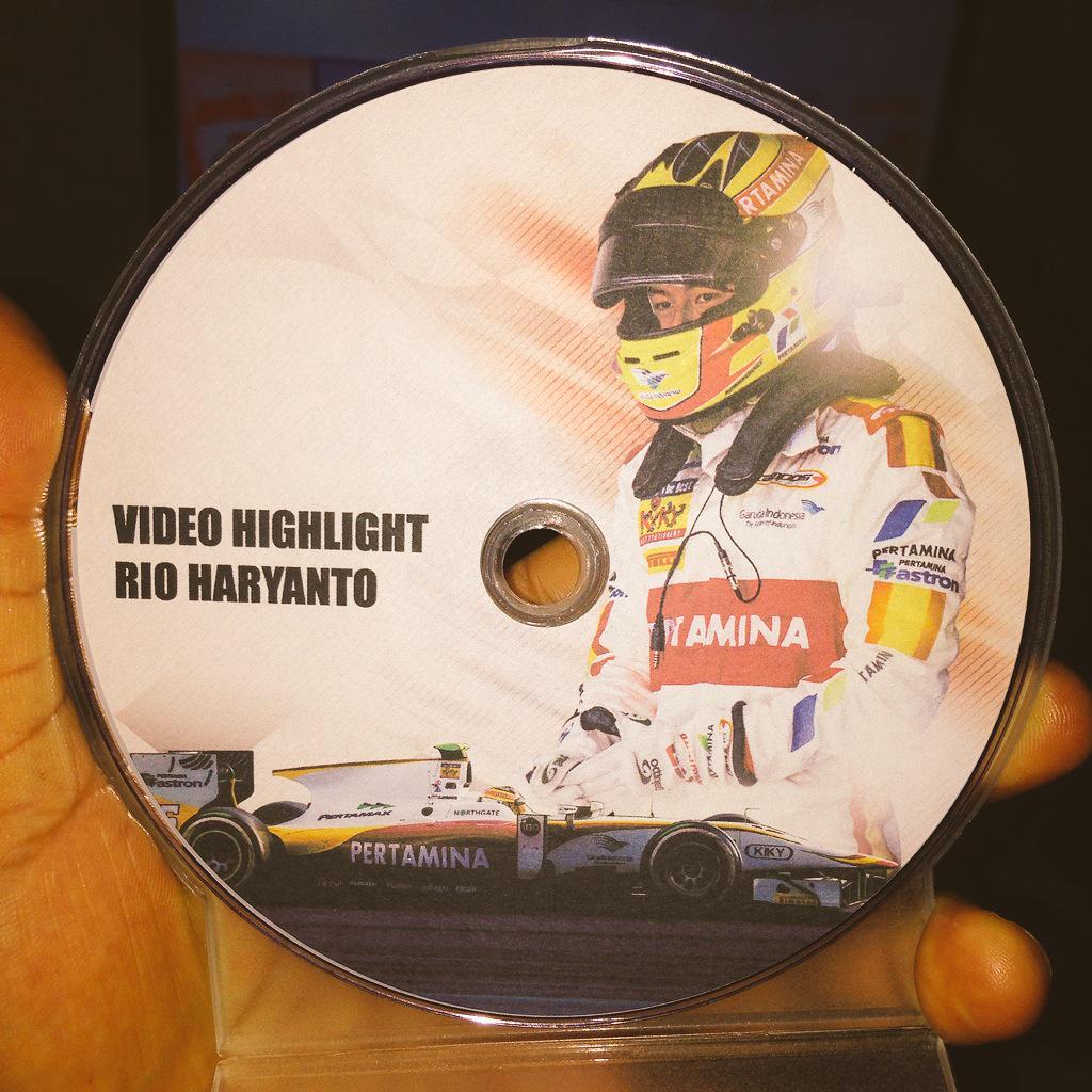 ryoooo99's tweet photo. Great to see!!! Video highlight @RHaryantoracing @GP2_Official #SupportRio for the 2015 season with @CamposRacing http://t.co/luHCWMDdNL