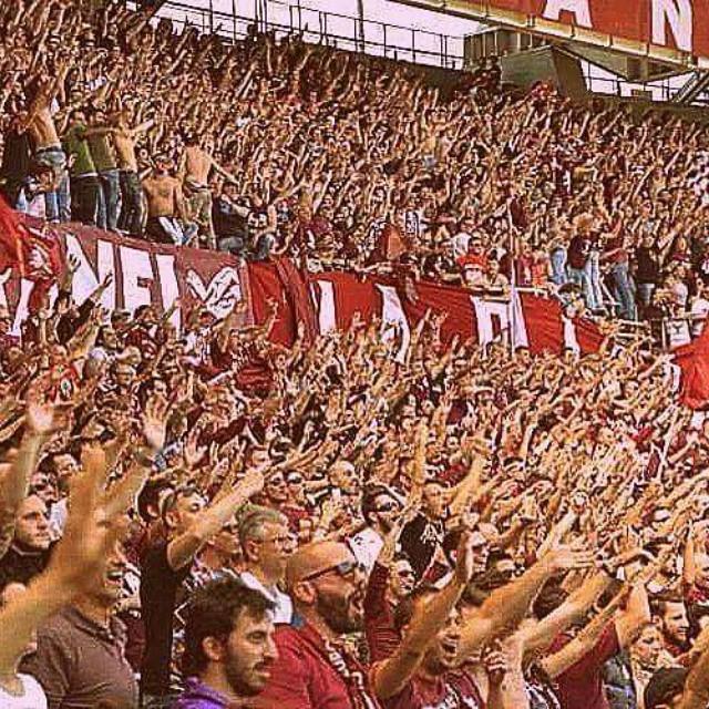 Le ragazze,gli amici,le aspettative vanno e vengono a piacimento e le delusioni sono sempre dietro l'angolo ma il T…