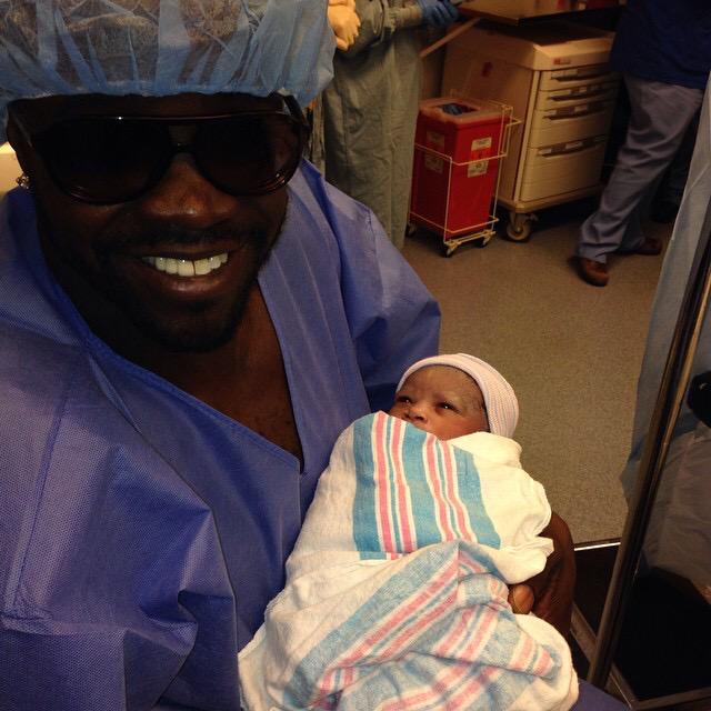 PlatinumAvngerz's tweet photo. Congratulations to our brother @gchildmuziq on his beautiful baby girl! #AStarIsBorn http://t.co/9PfjrGzkX2