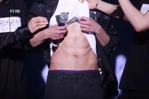 cyxl_'s tweet photo. Happy birthday xiumin please slay us more. http://t.co/57h9Lo8ggv