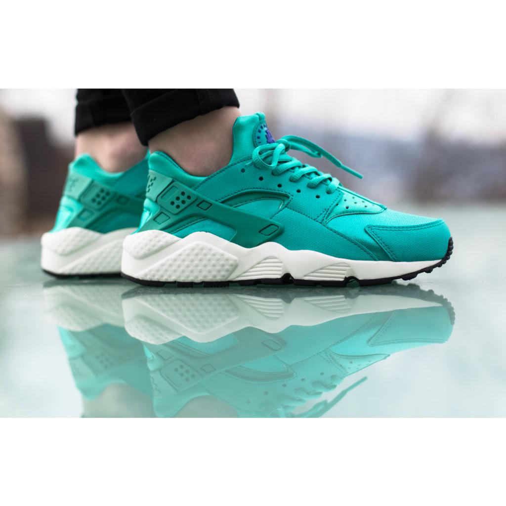 titoloshop's tweet photo. #Nike #Wmns #AirHuarache #Run #LightRetro available now in-store & online @titolo_shop LINK http://t.co/DgBILrr6z7 http://t.co/l6F5gISVhP