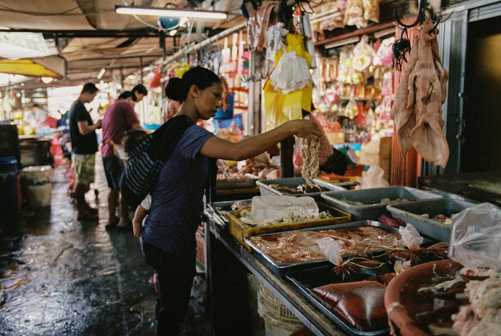 _CGSF's tweet image. Street shooting at the market with #Kodak #Portra 400 bit.ly/19PkqVT #filmisnotdead #believeinfilm