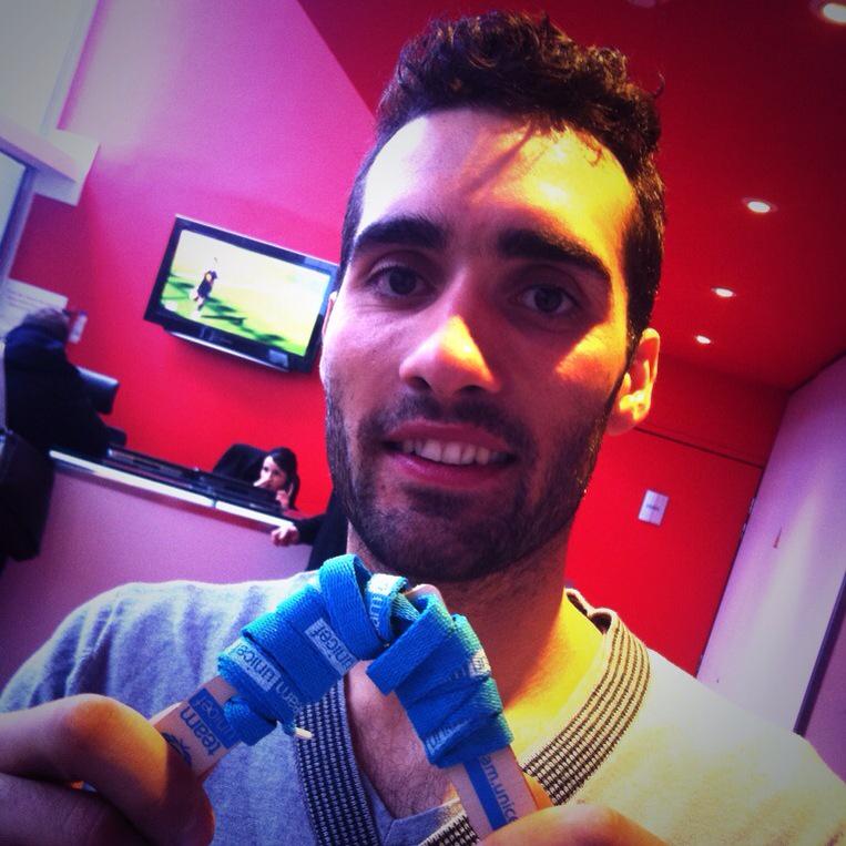TeamUNICEF_Fr's tweet photo. @martinfkde parle de #UNICEFHeroesDay et arbore les lacets bleus #TeamUNICEF chez @EurosportCom_FR #ParrainEngage http://t.co/ldRdYVhLCi