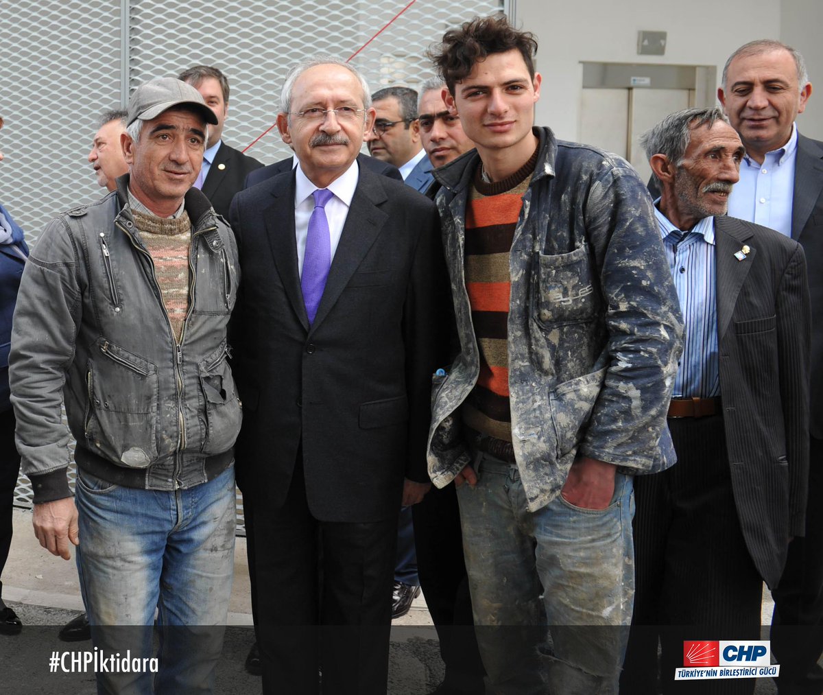 aysegizz's tweet photo. Belediyecilikte gücünü gösteren bir partidir CHP #Kılıçdaroğluİzmirde http://t.co/rHYYEcf3h0