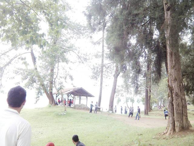 pandafha's tweet photo. # Situpatenggang part 2 ,,MB http://t.co/4PJAOaZpmL @matabandung http://t.co/LwCPARqYo1