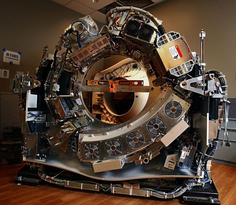 13 Ton MRI Machine Has A Magnetic Field 30,000 Times Stronger Than Earth’s | bit.ly/14NVomo