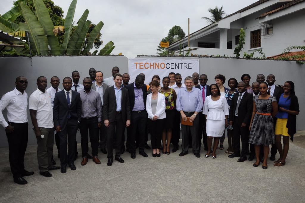 bretones's tweet photo. Visite de @mno_jl à Abidjan @CI_Orange et #technocentre : bravo à la dreamteam @orange ! http://t.co/RfRGNVjmoj