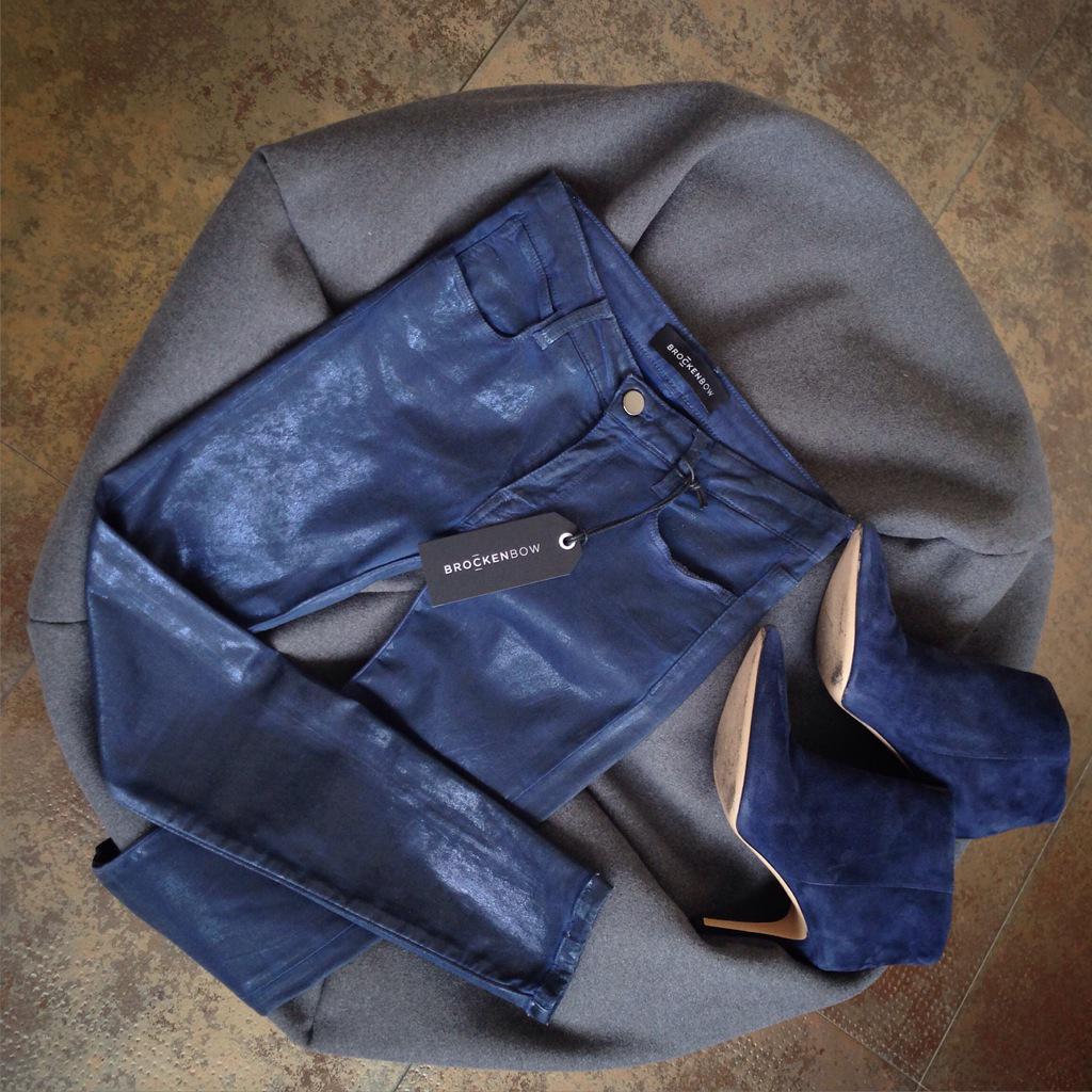 Brockenbow's tweet photo. #Blue #Skinny #Jeans &amp; #Heels for a perfect match to run in #Paris. Fashion by @Brockenbow . http://t.co/4y9EYjfUUL