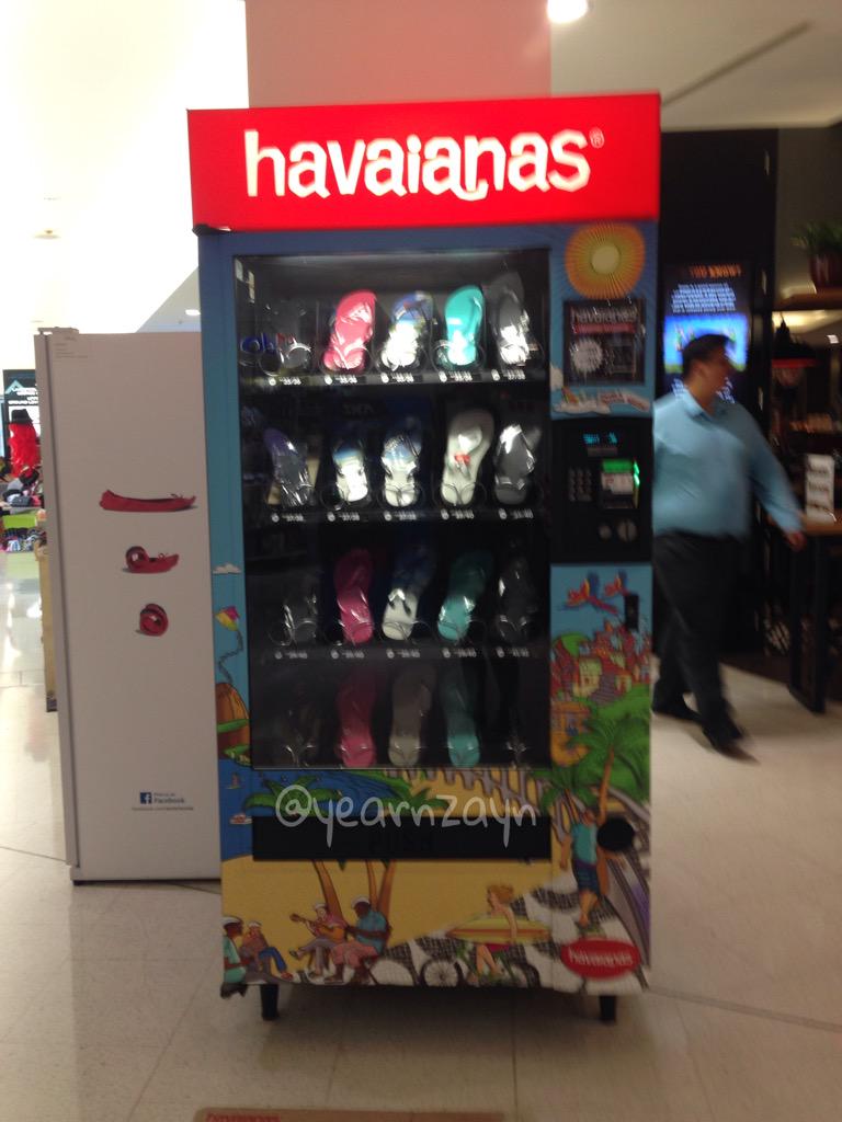 yearnzayn's tweet image. #youknowyoureaustralianwhen they sell thongs in vending machines