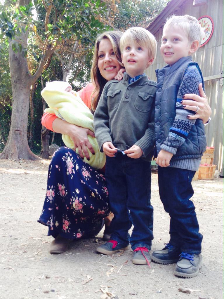 killindvsmalls's tweet image. Best. Finale. Ever. @ABCFpll @imarleneking @norbuck #PLL #PLLArmy #PLLislife #PLLReaction