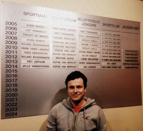 Aiming_for_more's tweet photo. Verrast bij de ingang van Sporthal De Stormmeeuw in Knokke-Heist @GemKnokkeHeist #sportman http://t.co/p0ITZwLawT